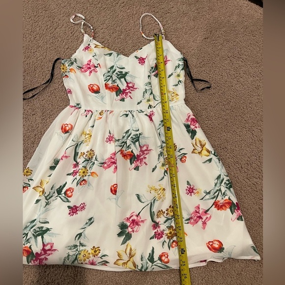 FOREVER 21 Junior Floral White Spaghetti Mini dress with Open Back - Picture 6 of 8